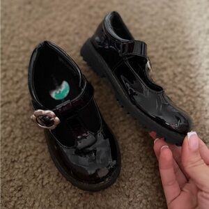 Black Patent Leather Kids Shoes size 8 had alittle scratch in the front